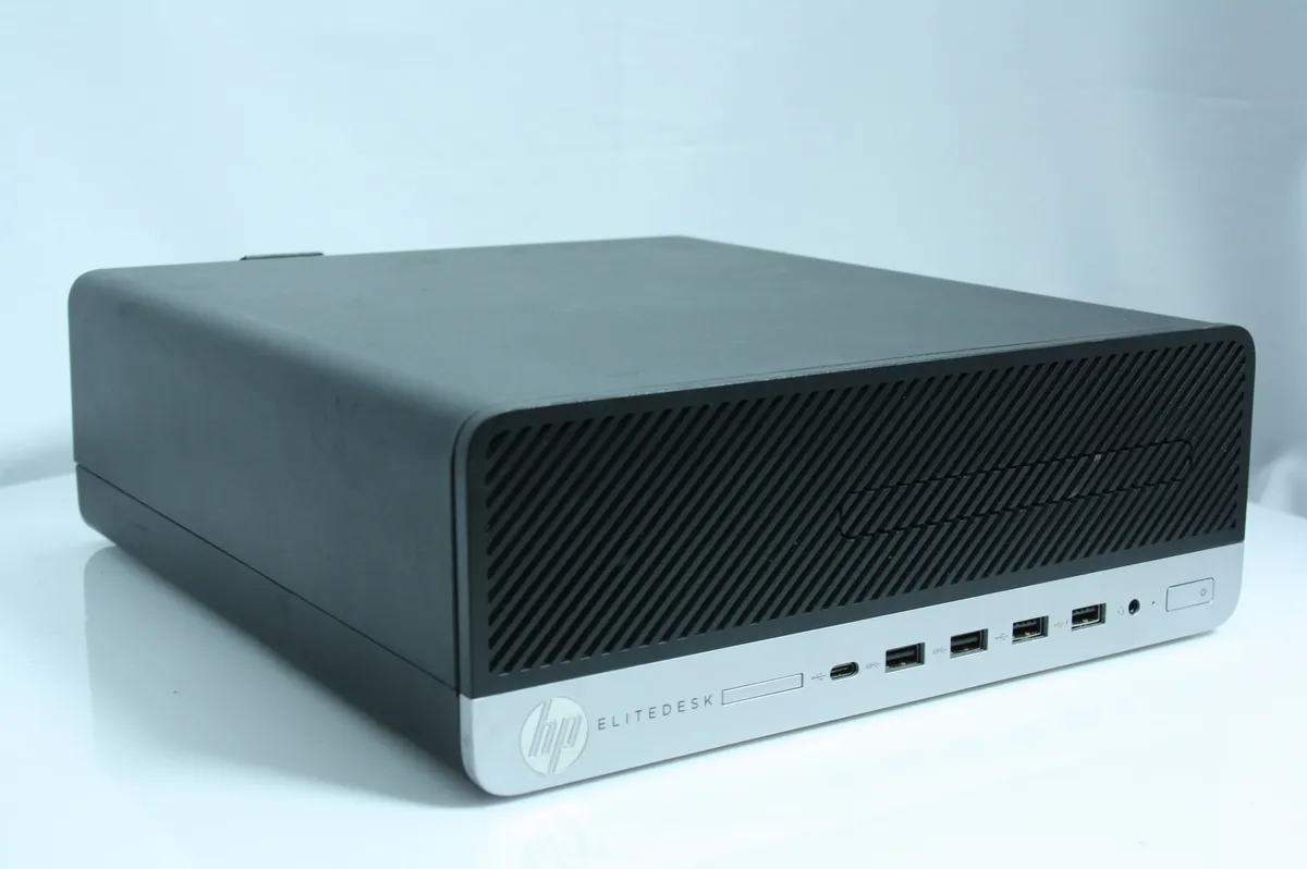 HP EliteDesk 705 G4 SFF у компактному корпусі, вигляд збоку