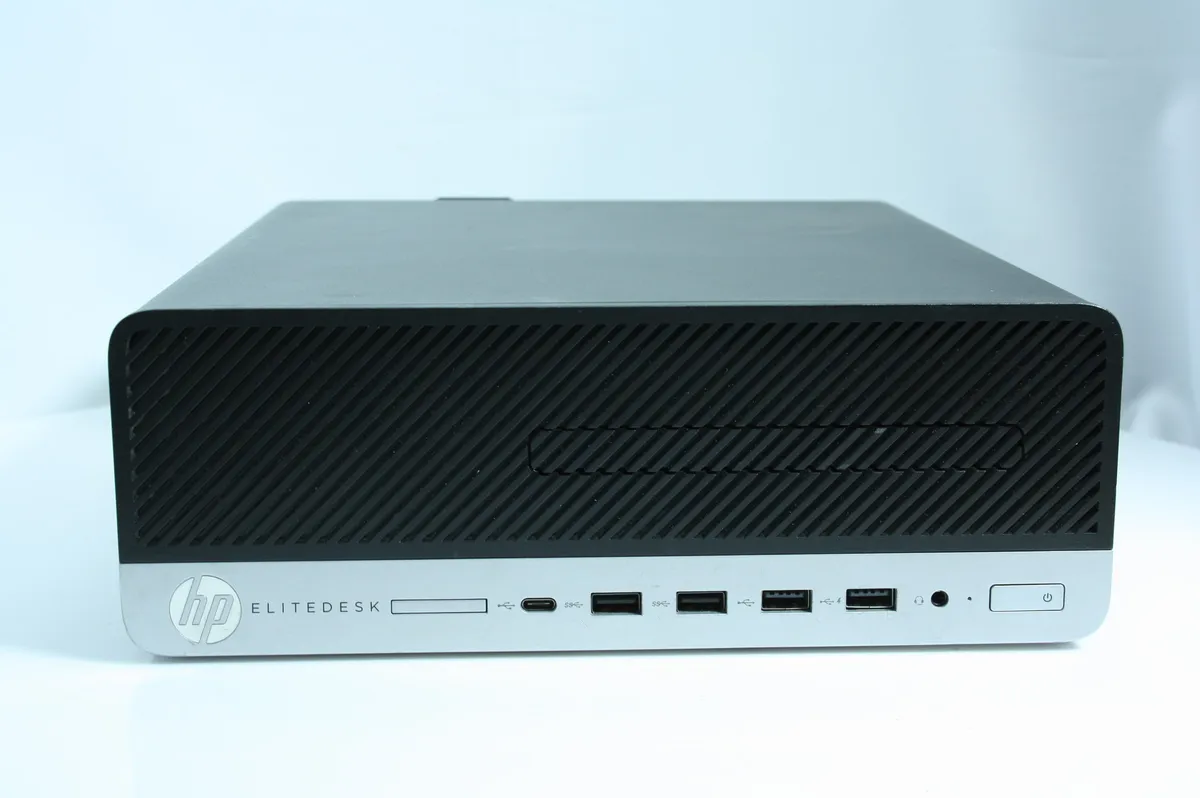 Передня панель HP EliteDesk 705 G4: кардридер, USB-C, чотири USB-A і роз'єм для гарнітури