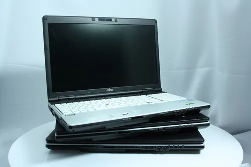 Ноутбук Fujitsu-Siemens LifeBook E751 15.6 HD Intel Core i5 2410M 2300MHz 3MB (2nd) / 4 GB HDD 500GB /1600x900 WSXGA 16:9 HD+ Intel HD Graphics 3000