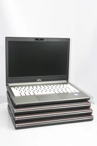 ноутбук Fujitsu-Siemens LifeBook E736 13.3 Intel Core i5 6200U 2300MHz 3MB (6nd) / 8 Gb SSD 480GB /1366x768 WXGA LED 16:9 Intel HD Graphics 520 Grade А Без ОДД