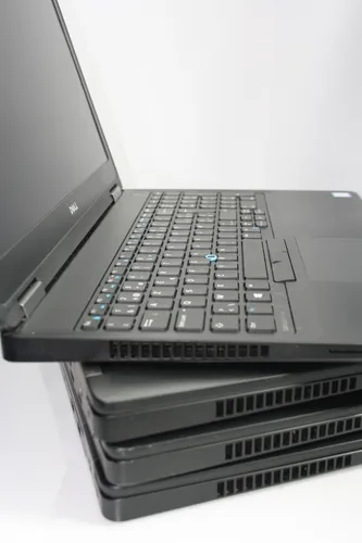 Ігровий ноутбук Dell Latitude E5570 15.6 IPS Intel Core i7 6820HQ 2700MHz 8MB (6nd) / 16 Gb SSD 120GB M2 /1920x1080 Full HD AMD Radeon R7 M370
