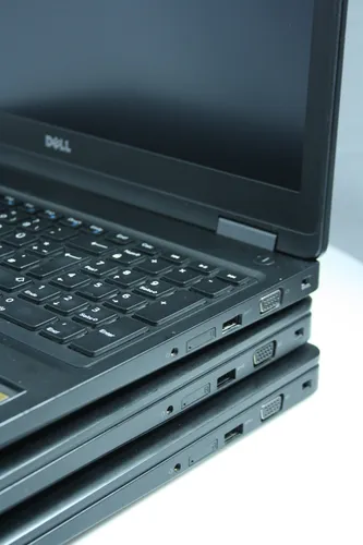 Ноутбук Dell Latitude 5591 15.6 IPS Intel Core i7 8850H 2600MHz 9MB (8nd) / 8 Gb SSD 120GB M2 /1920x1080 Full HD NVIDIA Geforce MX250