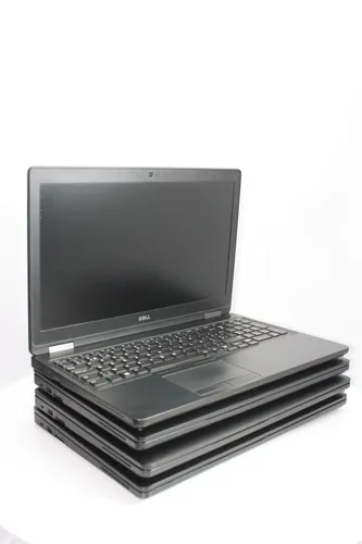 Ноутбук Dell Latitude E5580 15.6 IPS Intel i5 6200U 2300MHz 3MB (6nd) / 4 GB SSD 240GB /1920x1080 Full HD Intel HD Graphics 520