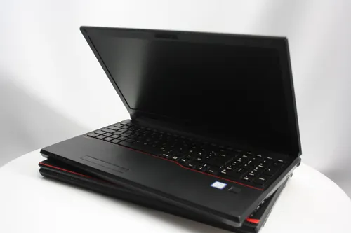 Ноутбук Fujitsu-Siemens LifeBook E556 15.6 IPS Intel i5 6200U 2300MHz 3MB (6nd) / 16 Gb SSD 120GB /1920x1080 Full HD Intel HD Graphics 520