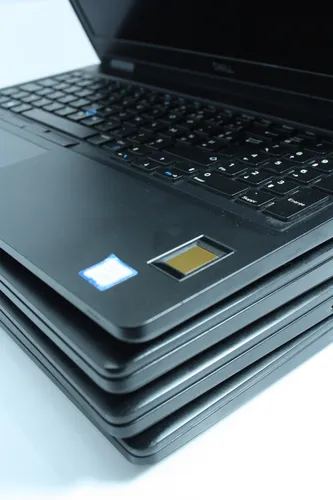 Ноутбук Dell Latitude 5590 15.6 IPS Intel i7 8650U 1900MHz 8MB (8 gen) / 8 Gb SSD 240GB M2 /1920x1080 Full HD Intel® UHD 620