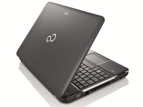 ноутбук Fujitsu-Siemens LifeBook A514 15.6 Intel Core i3 4010U 1700MHz 3MB (4nd) / 4 GB SSD 240GB /1366x768 WXGA LED 16:9 Intel HD Graphics 4400