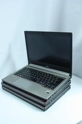 ноутбук Fujitsu-Siemens LifeBook E734 13.3 Intel Core i7 4600M 3300Mhz 4Mb (4nd) / 4 GB SSD 240GB /1366x768 WXGA LED 16:9 Intel HD Graphics 4600 Grade А Без ОДД