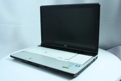 ноутбук Fujitsu-Siemens LifeBook E751 15.6 HD+ Intel Core i7 2620M 2700MHz 4MB (2nd) / 8 Gb SSD 120GB /1600x900 WSXGA 16:9 HD+ Intel HD Graphics 3000