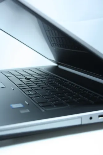 Ігровий ноутбук HP Zbook 17 G6 17.3 IPS Intel Core i7 9850H 2600MHz 12MB (9nd) / 32 Gb SSD 120GB /1920x1080 Full HD NVIDIA Quadro RTX3000