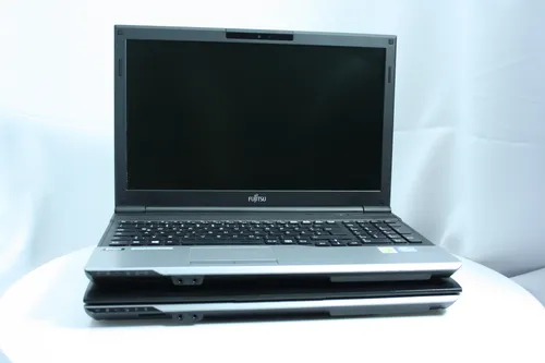 ноутбук Fujitsu-Siemens LifeBook A532 15.6 Intel Core i5 3210M 2500Mhz 3MB (3nd) / 4 GB HDD 500GB /1366x768 WXGA LED 16:9 Intel HD Graphics 4000 Grade А- БЕЗ АКБ