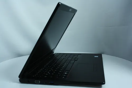 ноутбук Fujitsu-Siemens LifeBook E558 15.6 IPS Intel Core i7 8550U 4000MHz 8MB (8 gen) / 32 Gb SSD 120GB M2 /1920x1080 Full HD Intel® UHD 620 Grade А Без ОДД