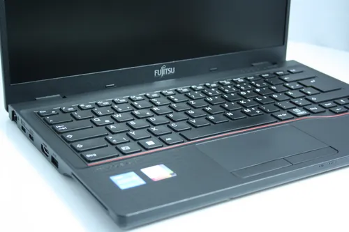 Ноутбук Fujitsu-Siemens LifeBook E5511 15.6 IPS Intel i7 1165G7 2800MHz 12MB (11nd) / 16 Gb SSD 240GB M2 /1920x1080 Full HD Intel® Iris® Xe Graphics