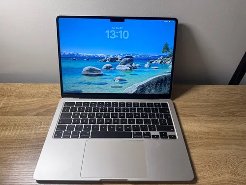 MacBook Air 13 M2 8 GB / 256 GB SSD (MLY13)