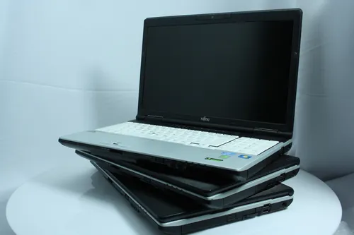 ноутбук Fujitsu-Siemens LifeBook E751 15.6 Intel Core i3 2310M 2100MHz 3MB (2nd) / 4 GB HDD 500GB /1366x768 WXGA LED 16:9 Intel HD Graphics 3000
