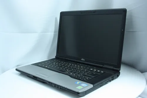Ноутбук Fujitsu-Siemens LifeBook E752 15.6 HD Intel Core i5 3210M 2500Mhz 3MB (3nd) / 4 GB HDD 500GB /1600x900 WSXGA 16:9 HD+ Intel HD Graphics 4000