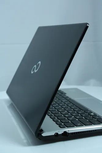 ноутбук Fujitsu-Siemens LifeBook S936 13.3 IPS Intel Core i5 6200U 2300MHz 3MB (6nd) / 8 Gb SSD 240GB /1920x1080 Full HD Intel HD Graphics 610 Grade А Без ОДД