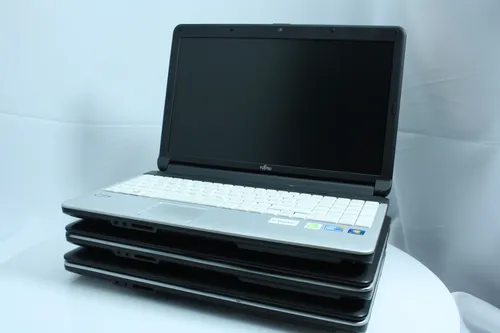 ноутбук Fujitsu-Siemens LifeBook A530 15.6 Intel Core i5 460M 2530MHz 3MB / 4 GB HDD 250GB /1366x768 WXGA LED 16:9 Intel HD Graphics
