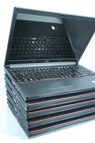 ноутбук Fujitsu-Siemens LifeBook E554 15.6 Intel Core i5 4200M 2500MHz 3MB (4nd) / 16 Gb SSD 120GB /1366x768 WXGA LED 16:9 Intel HD Graphics 4600