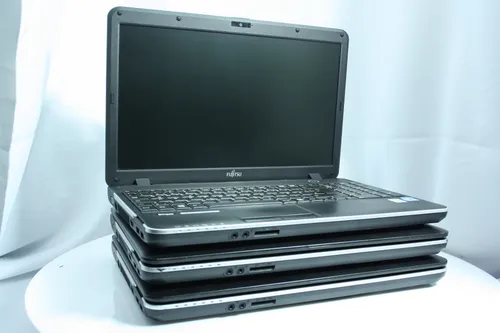 ноутбук Fujitsu-Siemens LifeBook A512 15.6 Intel Core i3 3110M 2400MHz 3MB (3nd) / 8 Gb SSD 240GB /1366x768 WXGA LED 16:9 Intel HD Graphics 4000 Grade А Slim DVD-RW